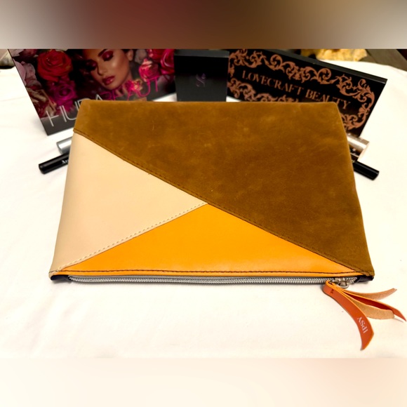 ❤️MAKEUP BAG❤️SUEDE & MIXED COLORS OF VINYL❤️ - Picture 6 of 7